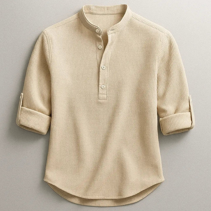 Stylish men's casual shirt, lightweight, suitable for everyday wear, office attire, or travel.
