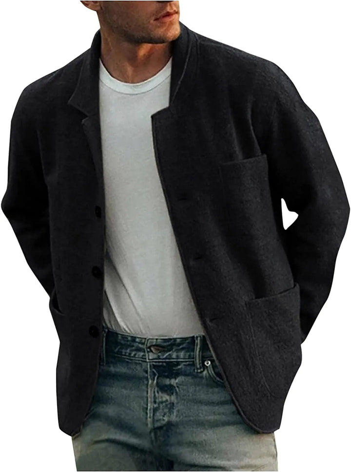 Everyday men's lightweight blazer, versatile casual wear with a classic collar and many pockets.
