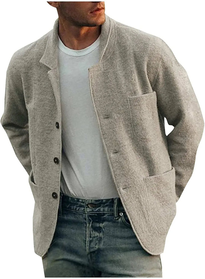 Timeless men's lightweight jacket, business casual, featuring a classic collar and generous pockets.