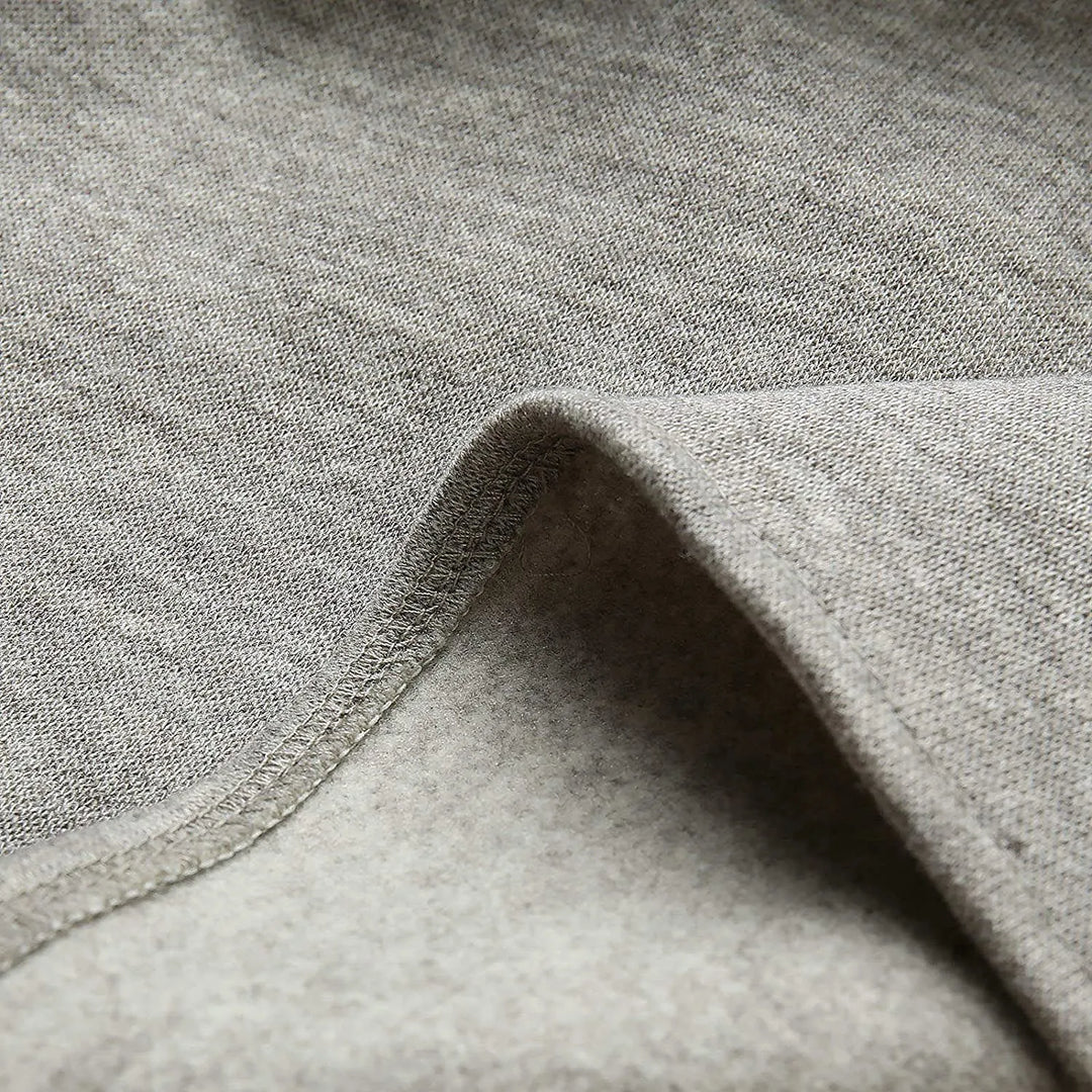 Modern men's blazer, lightweight and versatile for everyday fashion, designed with ample pockets.