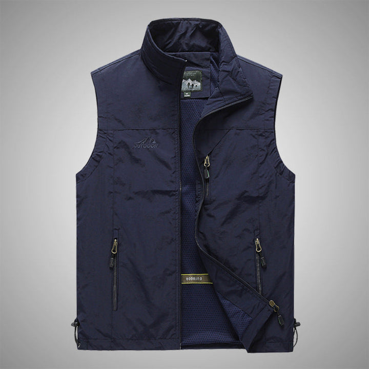 Casual men's bodywarmer vest, ideal for outdoor activities & spring layering. Lightweight & comfortable.