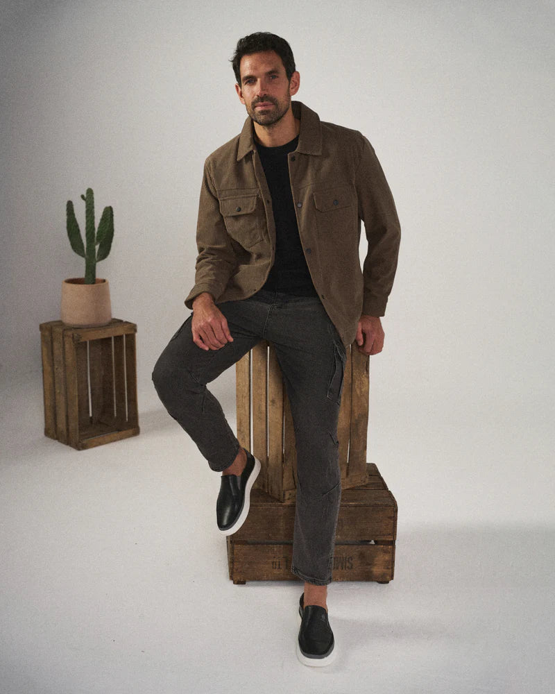 Men's fashion: versatile slip-on sneakers designed for comfort and style.