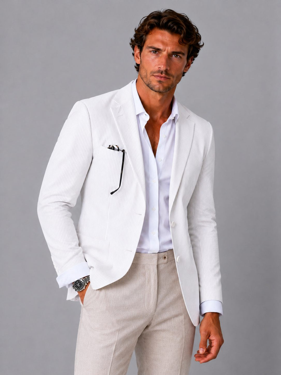 Striped men's blazer, a lightweight smart-casual jacket for men's fashion. Ideal for office or weekend elegance.