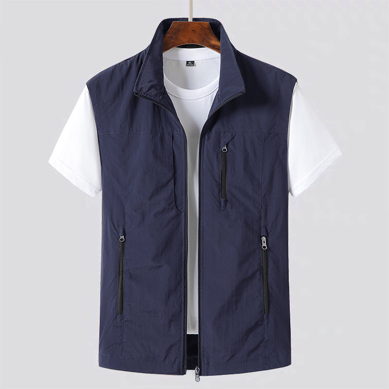 Versatile men's lightweight utility gilet vest for effortless casual or outdoor layering.