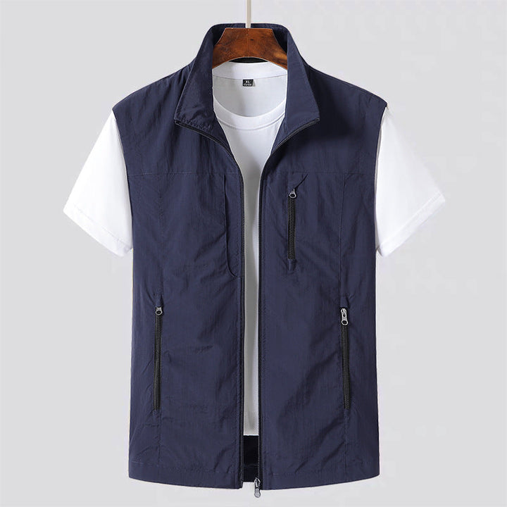 Versatile men's lightweight utility gilet vest for effortless casual or outdoor layering.