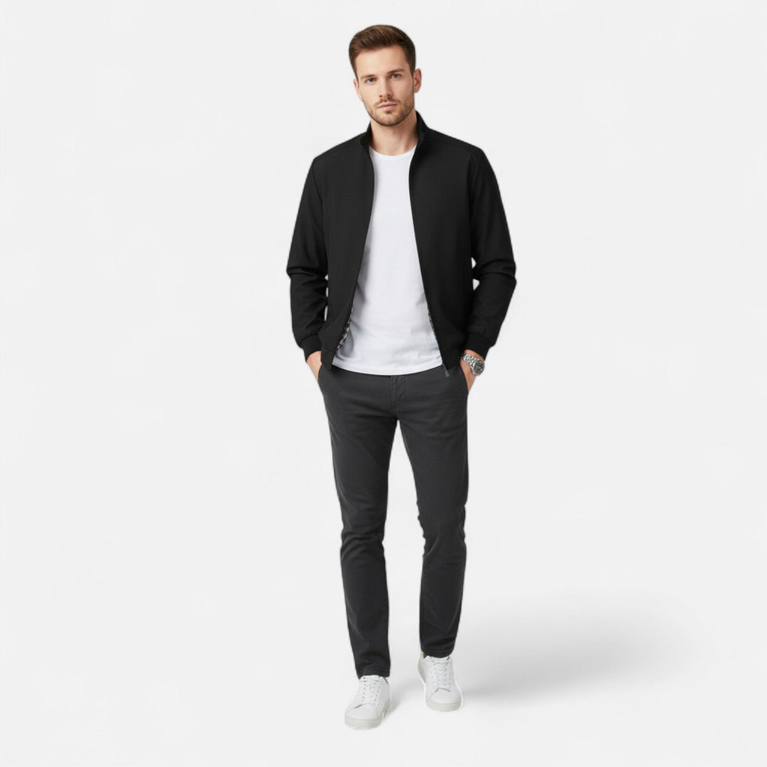Men's lightweight zip-up jacket for spring/fall. Casual outerwear, perfect for transitional weather and everyday style.