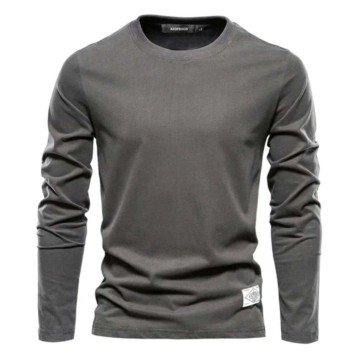 Modern men's long sleeve t-shirt, stylish crewneck top for versatile men's fashion.