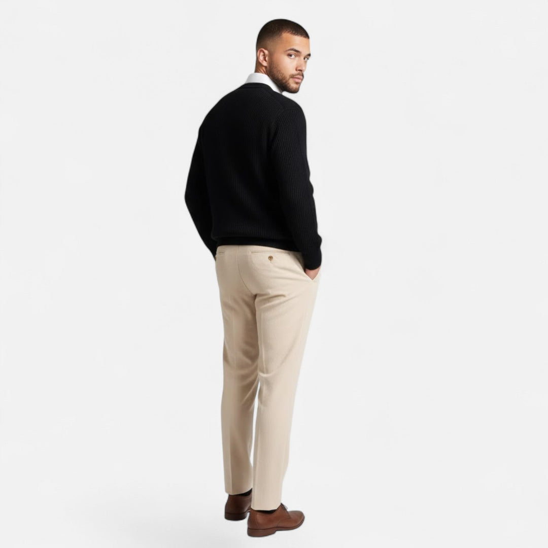 Effortless men's loose V-neck cardigan, versatile for smart casual autumn and spring fashion.