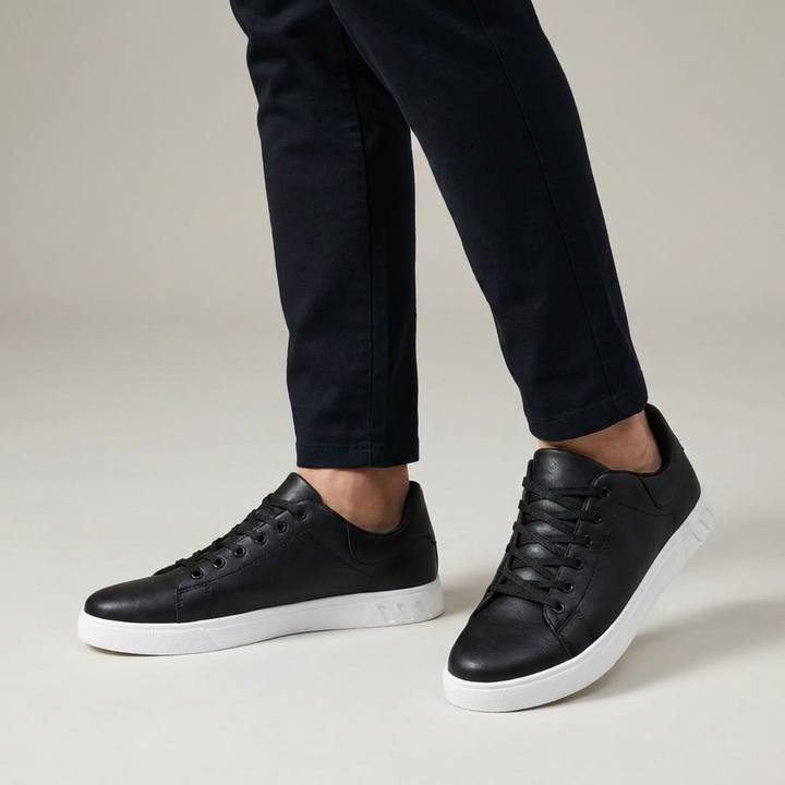 Versatile men's lace-up sneakers, ideal for casual outfits, blending modern style with comfort.