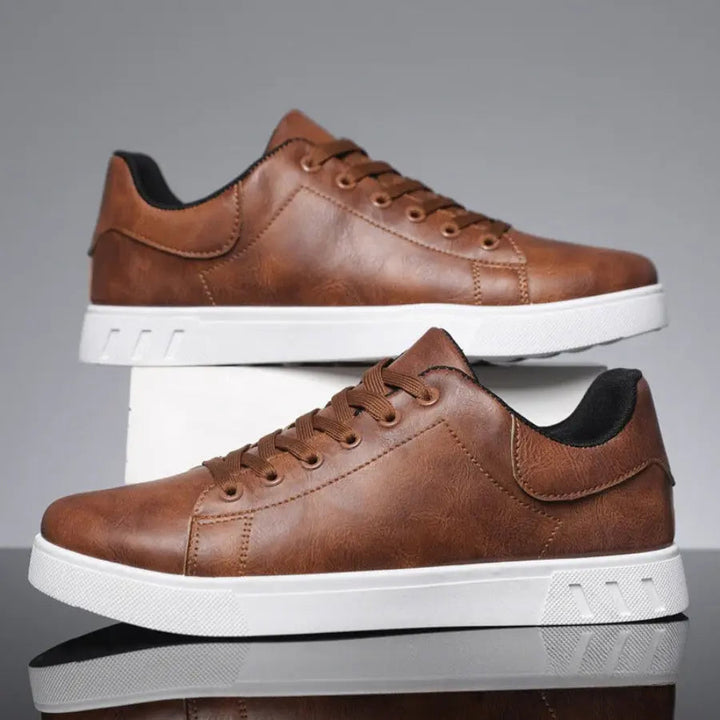 Detail of the durable sole and comfortable insole of men's low-top everyday casual sneakers.