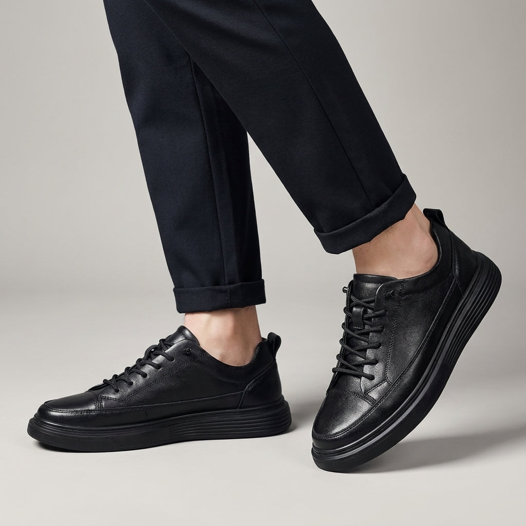 Men's low top sneakers, modern casual everyday footwear, comfortable lace-up design.