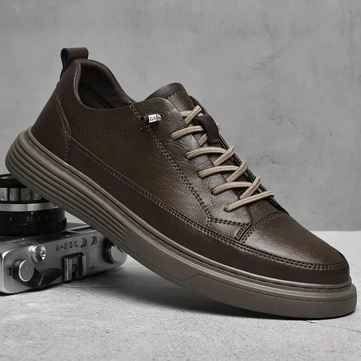 Men's casual low top sneakers, versatile footwear for everyday fashion.