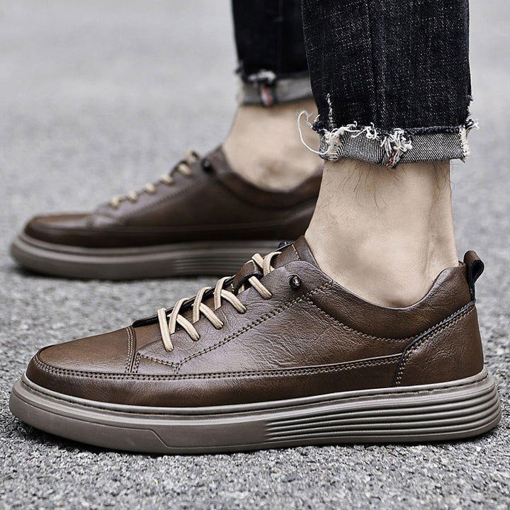 Men's fashion low top sneakers, versatile casual footwear, lace-up design.