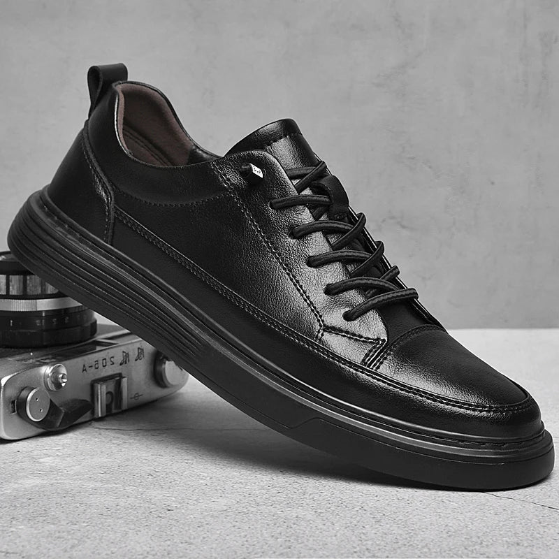Modern men's low top sneakers, lace-up design, versatile for everyday walking.