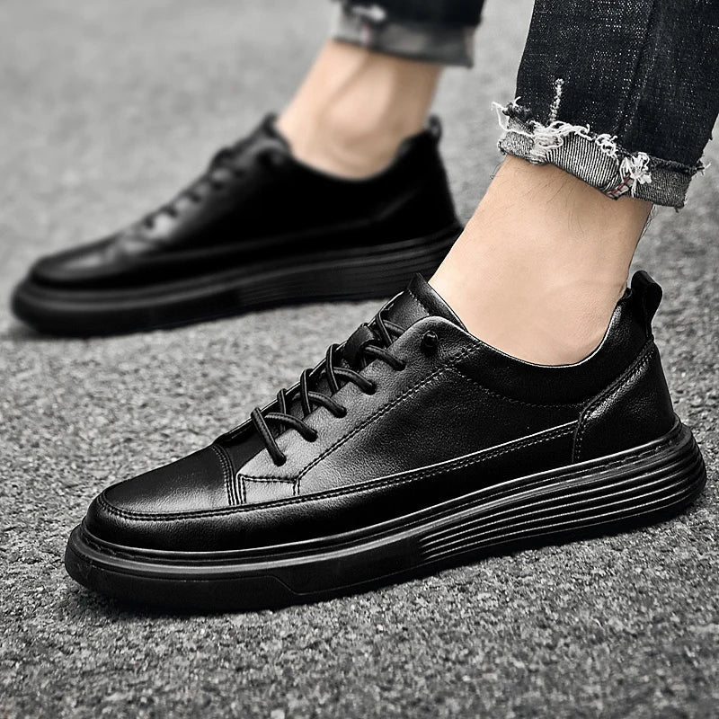 Versatile men's sneakers, low top design, comfortable and modern for daily wear.