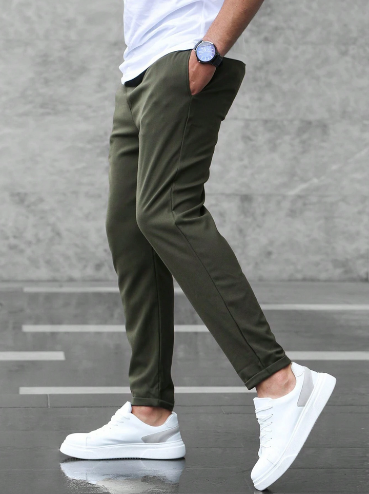 High-quality men's luxury stretch pants featuring a comfortable tailored fit for modern style.