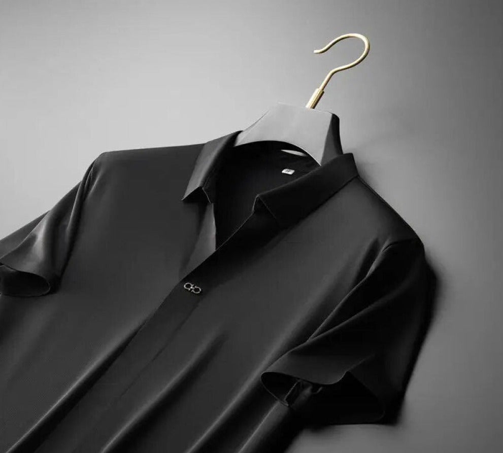 Men's coordinated polo shirt & matching pants set. Luxury look, perfect for summer fashion.