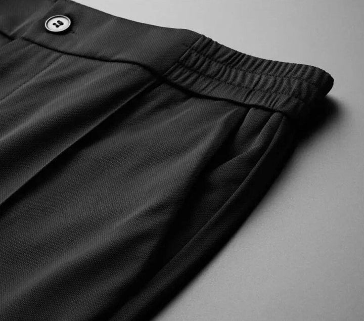 Premium men's two-piece polo & pants set for a sophisticated summer look. Effortless smart casual wear.