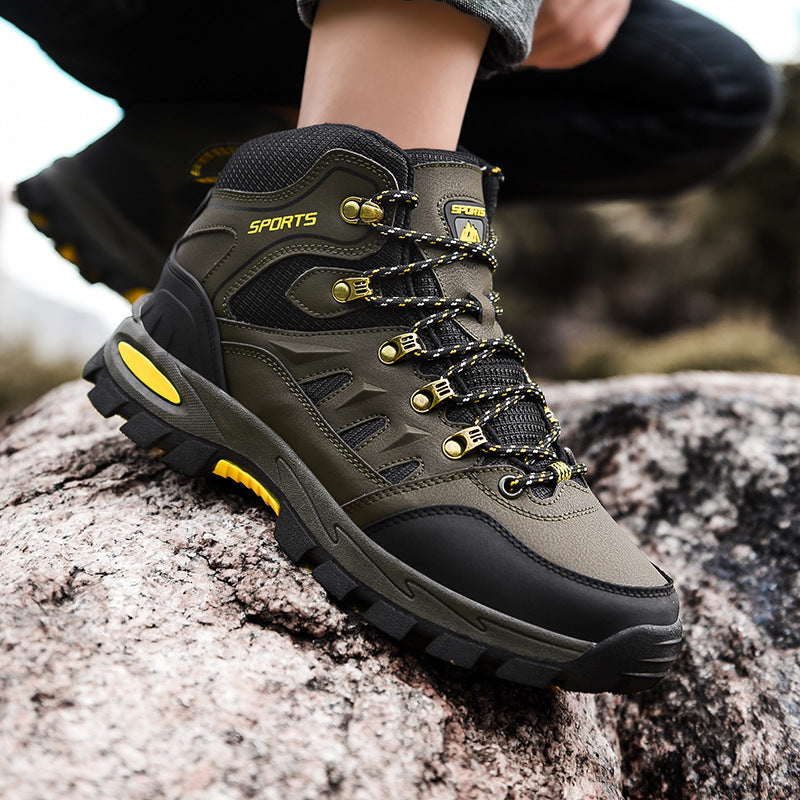 Waterproof men's safety work boots, mid-height for ankle support & rugged outdoor durability.