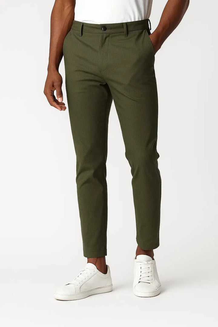 Green men's modern fit casual chinos, comfortable & fashionable for any occasion.