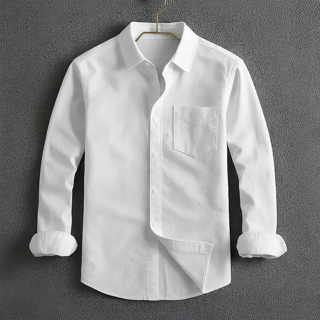 Men's modern fit long-sleeve casual shirt, ideal for versatile everyday style. Great for office or leisure.