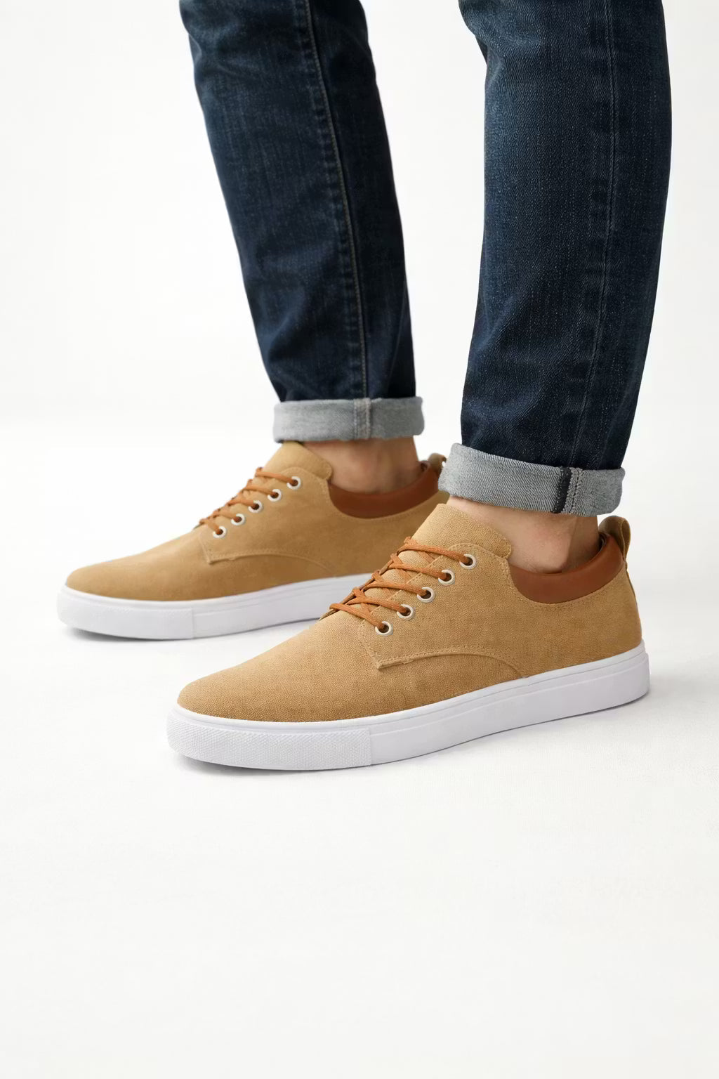 Men's modern low-top casual sneakers in white, perfect for everyday comfortable style.