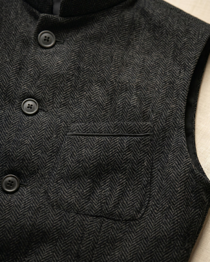 Stylish men's smart casual waistcoat, distinctive mandarin collar for a sleek modern look.