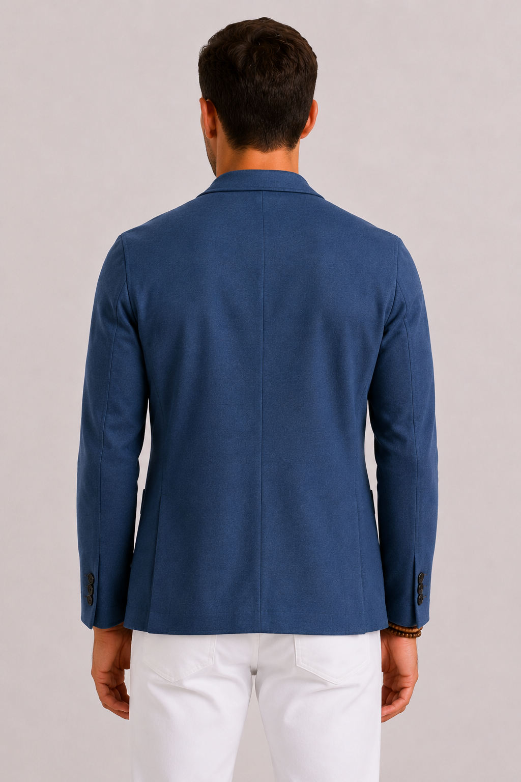 Elegant men's slim-fit blazer, a modern classic ideal for business meetings or formal events.