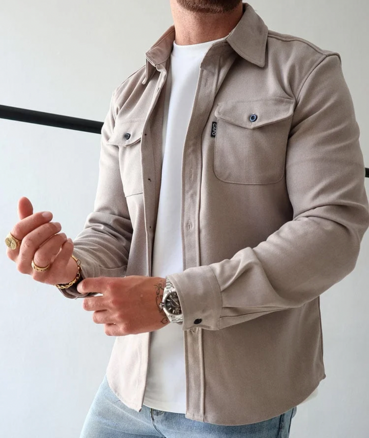 Stylish men's button-down shirt with a classic collar, ideal for a refined and modern look.