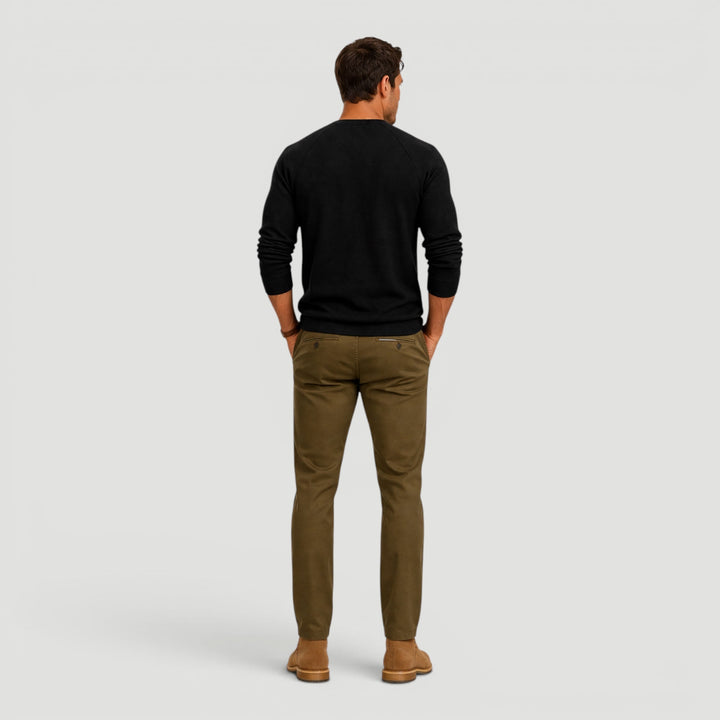 Versatile men's Henley button neck sweater for everyday. Classic long sleeve design, ideal for casual and refined looks.