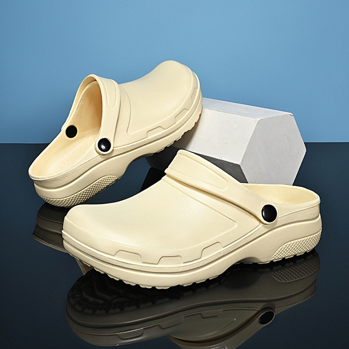 Water-resistant men's non-slip clogs for garden & work, easy to clean & durable.
