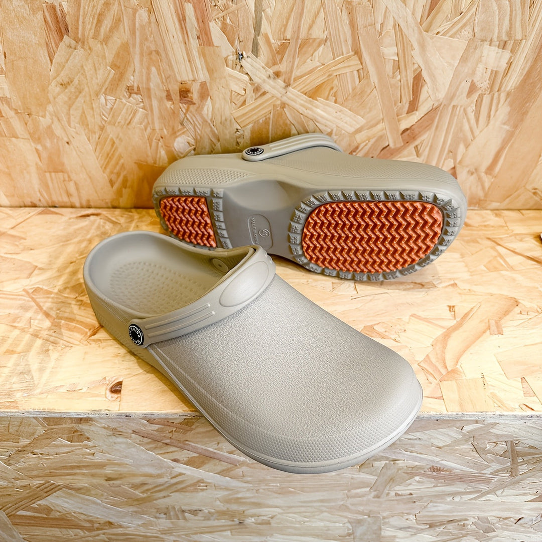 Men's durable non-slip clogs, ideal for gardening and various outdoor work.