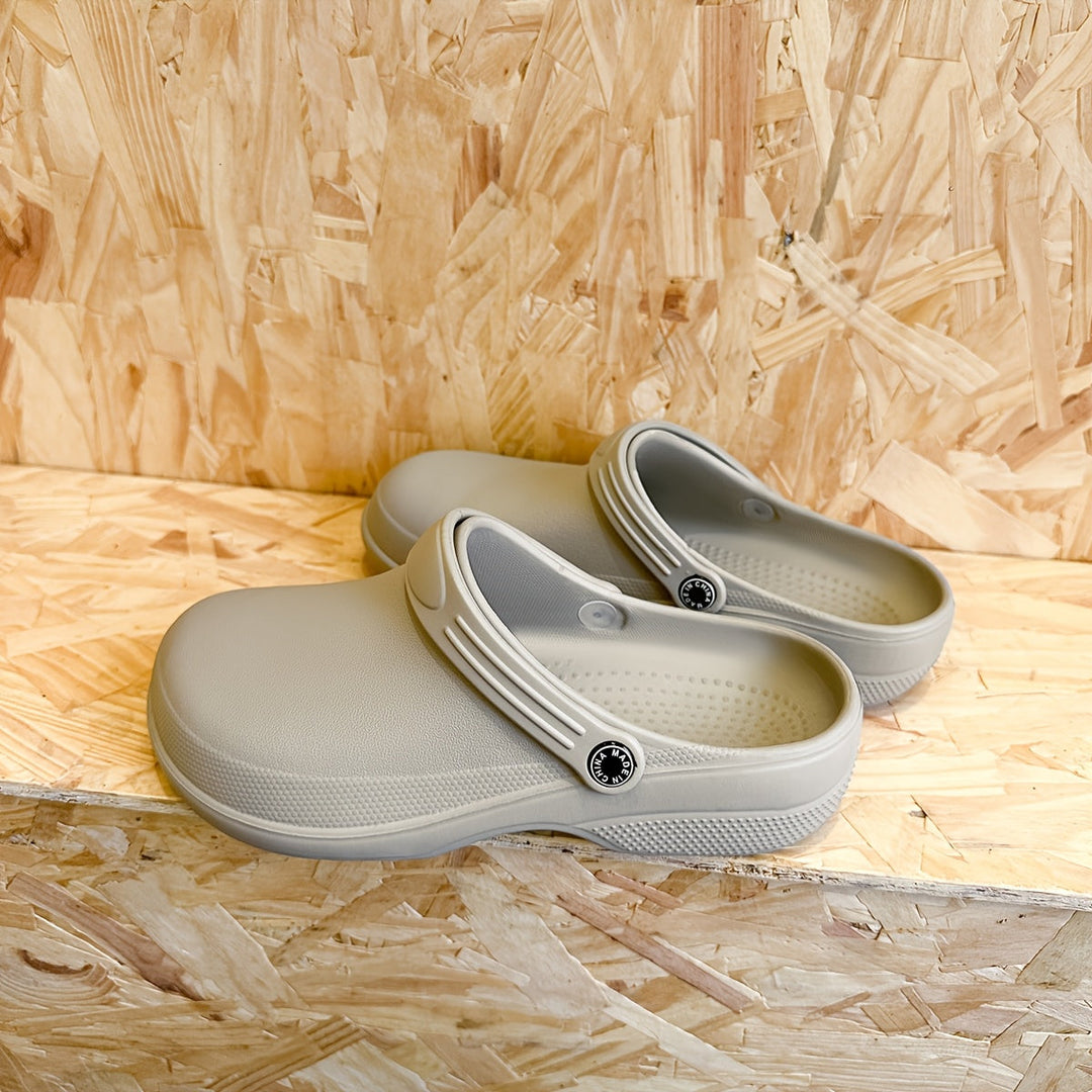 Men's non-slip work shoes, durable and comfortable for everyday outdoor tasks.