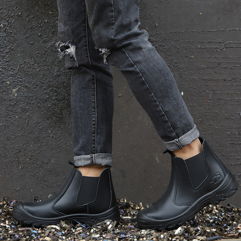 Essential men's workwear: sturdy, comfortable orthopedic safety boots for industrial tasks.