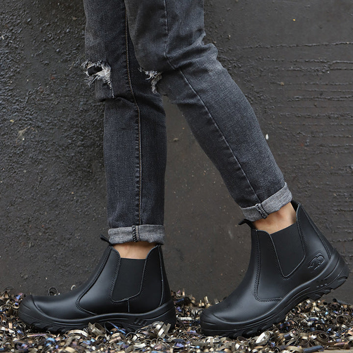 Essential men's workwear: sturdy, comfortable orthopedic safety boots for industrial tasks.