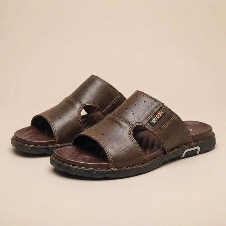 Experience all-day comfort with these men's wide fit orthopedic slide sandals featuring strong arch support.