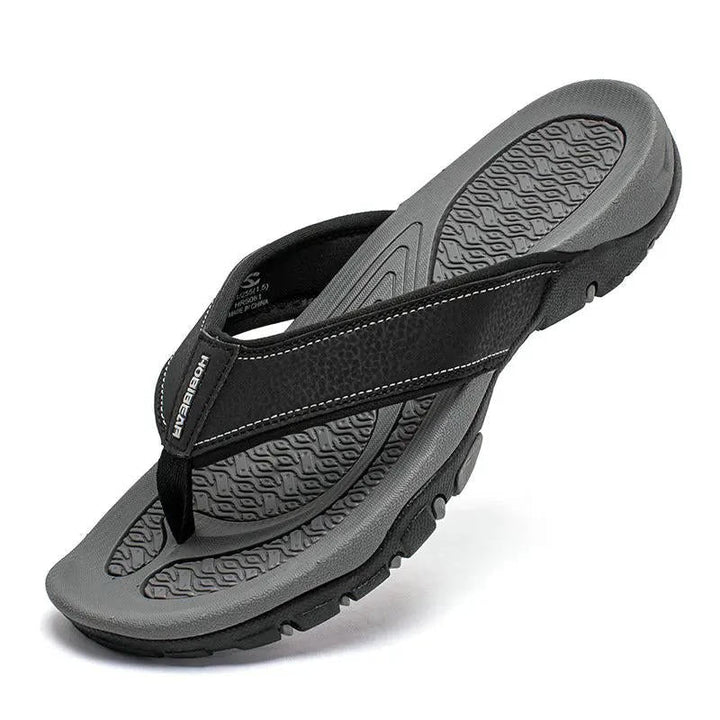 Grippy sole on men's textured flip-flops, perfect for outdoor summer activities. Cushioned comfort.