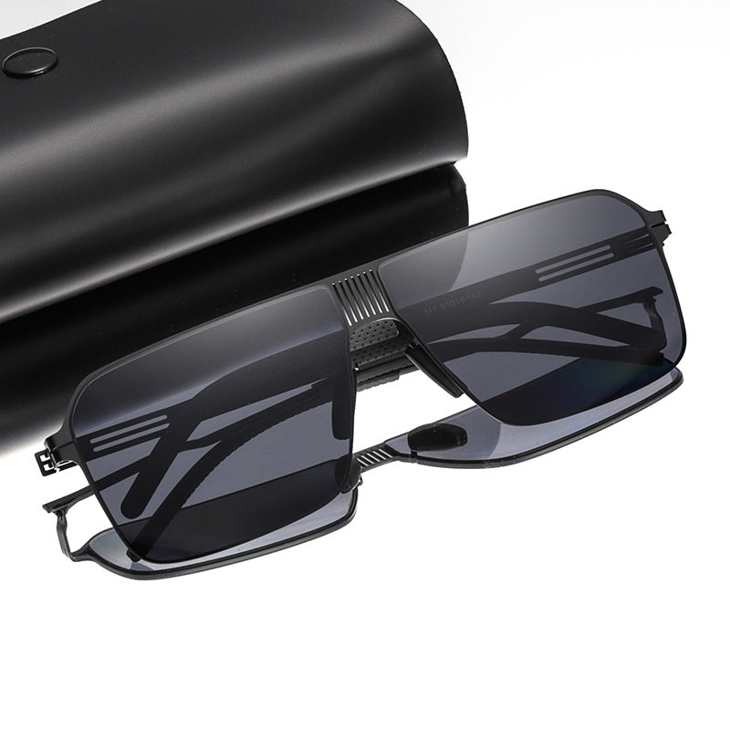 Trendy men's oversized shield sunglasses, perfect fashion accessory for a stylish look.
