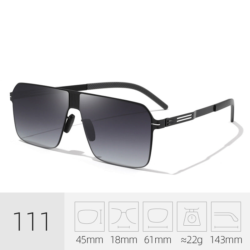 Stylish men's oversized shield sunglasses, a must-have fashion accessory for modern outdoor eyewear.