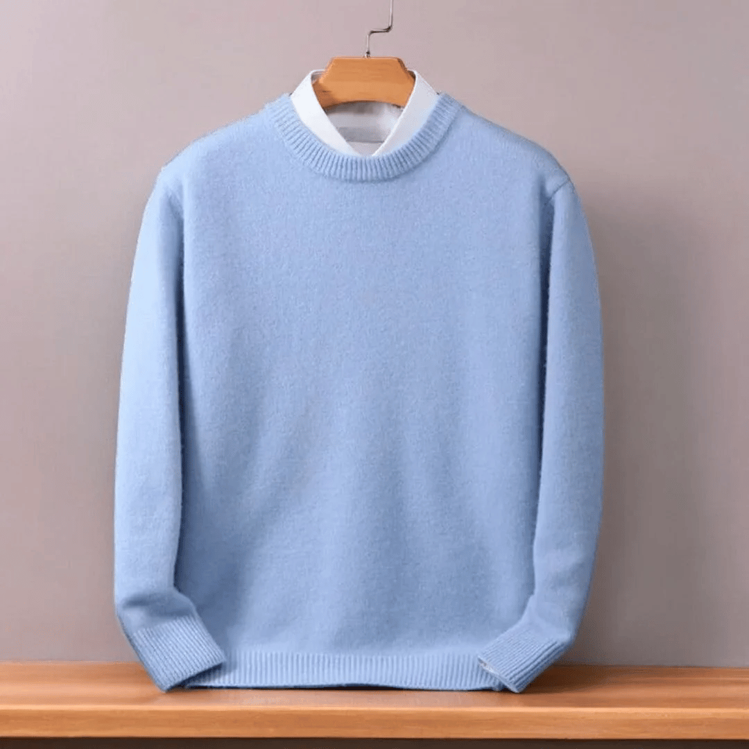 Cozy men's oversized O-neck pullover sweater, ideal casual wear for autumn and winter style.