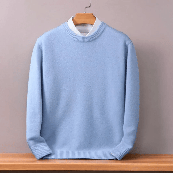 Cozy men's oversized O-neck pullover sweater, ideal casual wear for autumn and winter style.