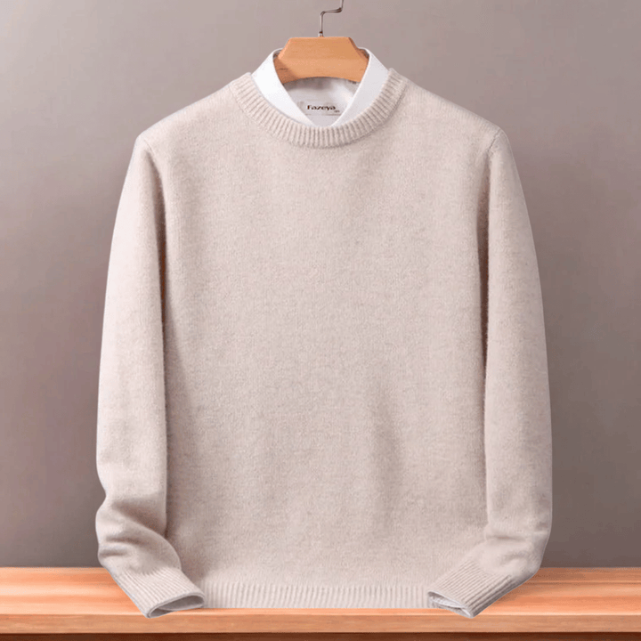 Men's oversized pullover sweater, a relaxed fit for comfortable autumn and winter casual wear.