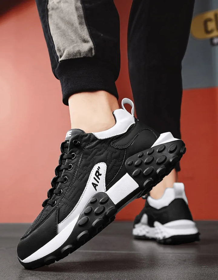 Men's platform trainers with chunky sole, perfect for trendy street style and urban fashion.