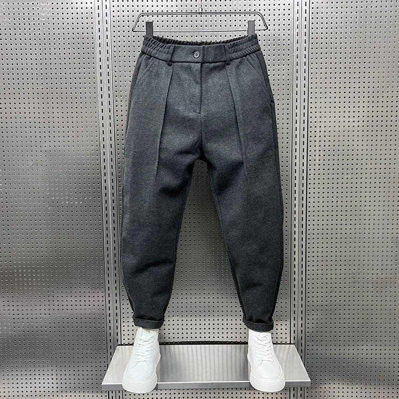 Men's pleated tapered trousers, relaxed fit for everyday comfort & smart casual style.