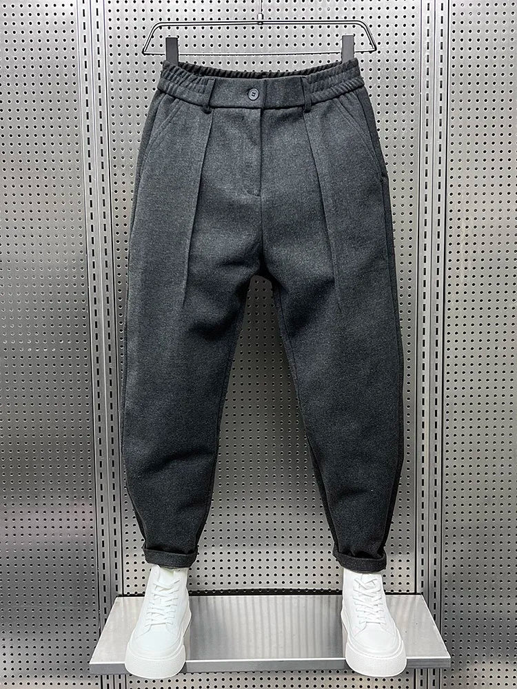 Front view: Men's relaxed fit pleated tapered trousers, ideal for a smart yet comfortable everyday look.