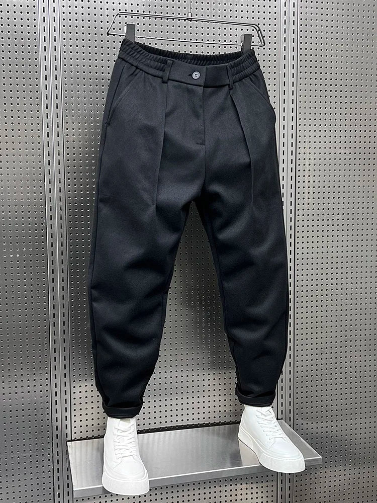 Smart everyday men's pleated tapered trousers with a relaxed fit for ultimate comfort & style versatility.