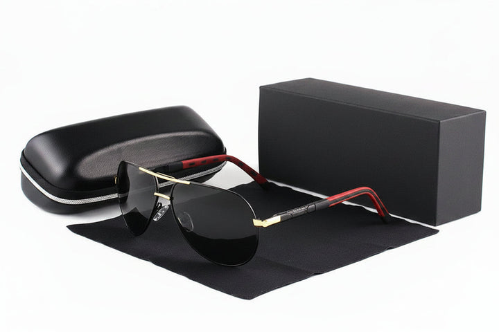 Classic men's aviator sunglasses, polarized lenses, and a stylish lightweight metal frame for fashion eyewear.
