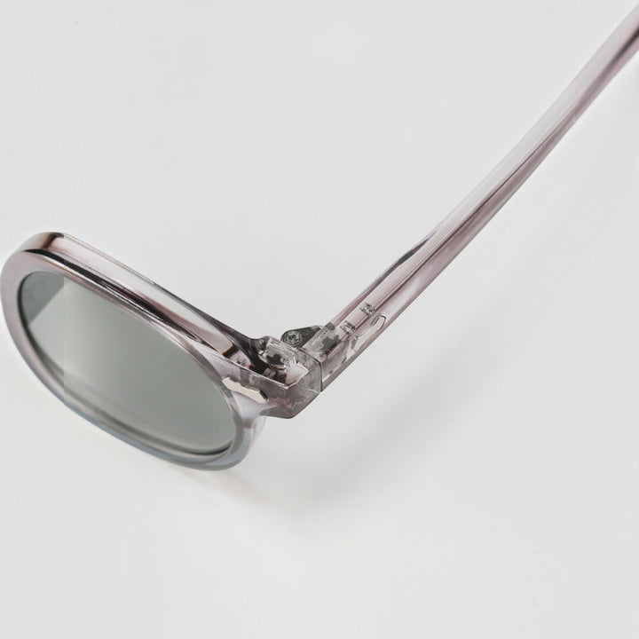 Polarized men's sunglasses for clear vision, effective UV protection & glare reduction.