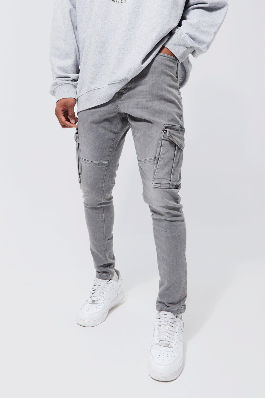 Men's premium stretch skinny jeans in classic blue denim, offering a slimfit and versatile casual style with comfort.