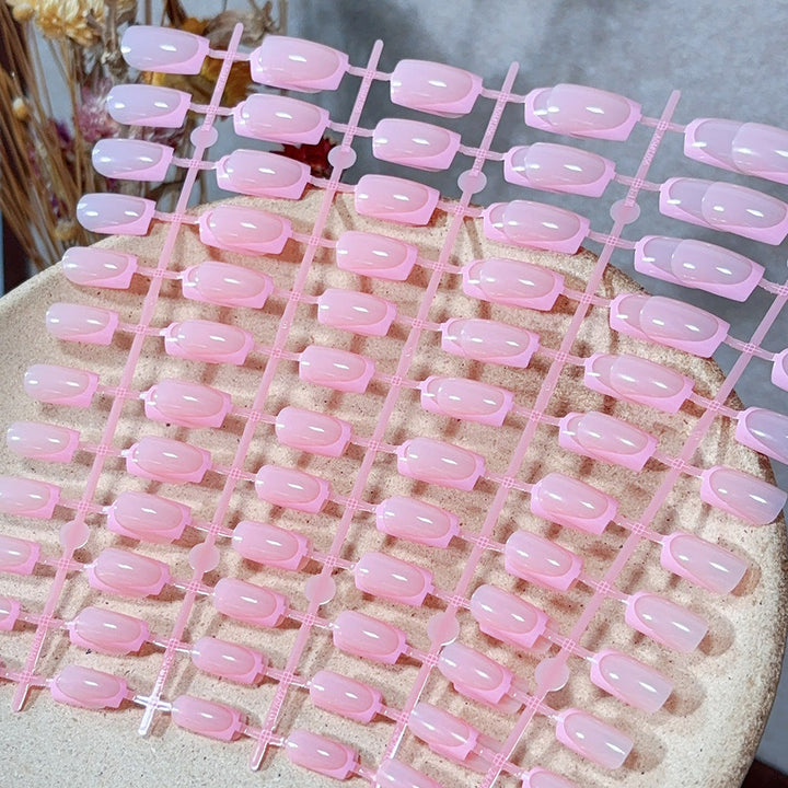 Natural-looking men's fake nails, self-adhesive for a convenient, quick manicure solution.
